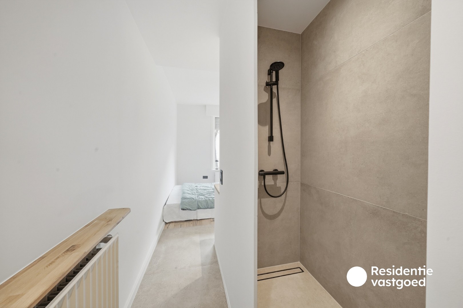 Gelijkvloers en gerenoveerd appartement met garage in Oostende 