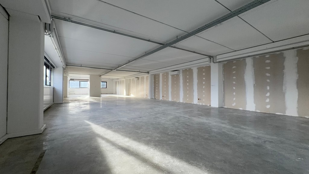 Recente kantoren te huur op zichtlocatie aan E17 in Kruibeke