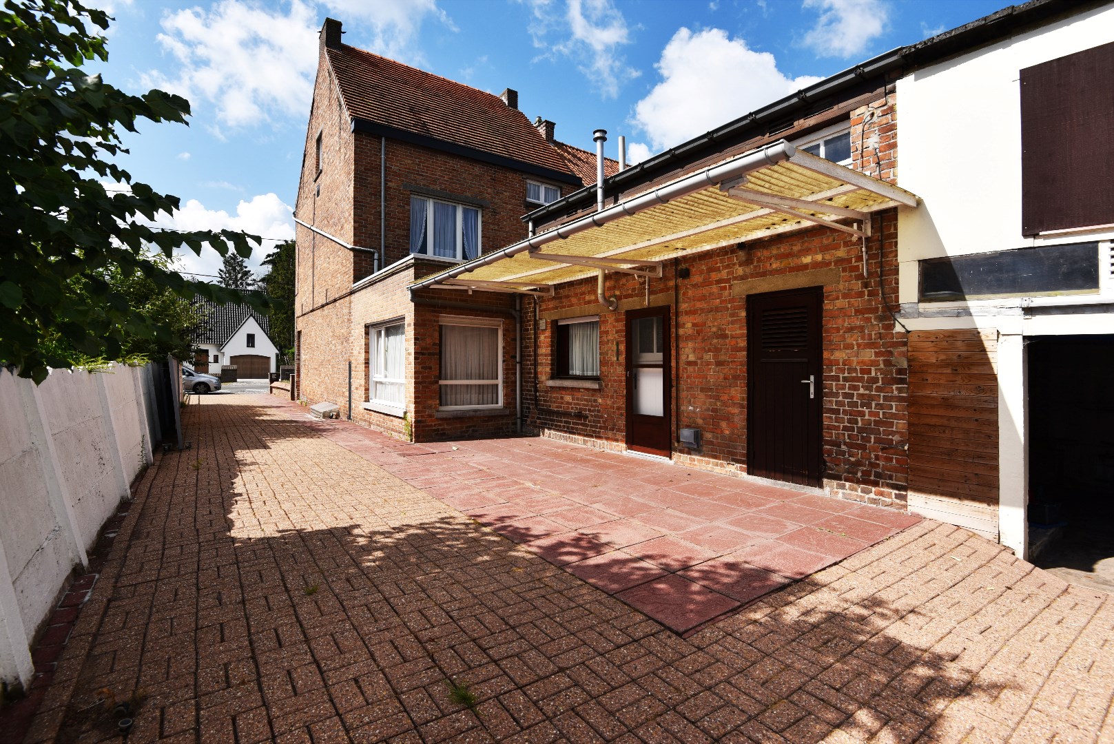 Ruime vrijstaande woning nabij Maldegem centrum 