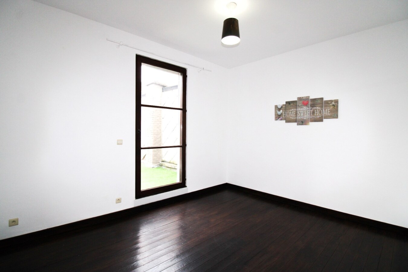 Charmante instapklare woning met 3 ruime slaapkamers en terras in het hartje Sint-Niklaas 