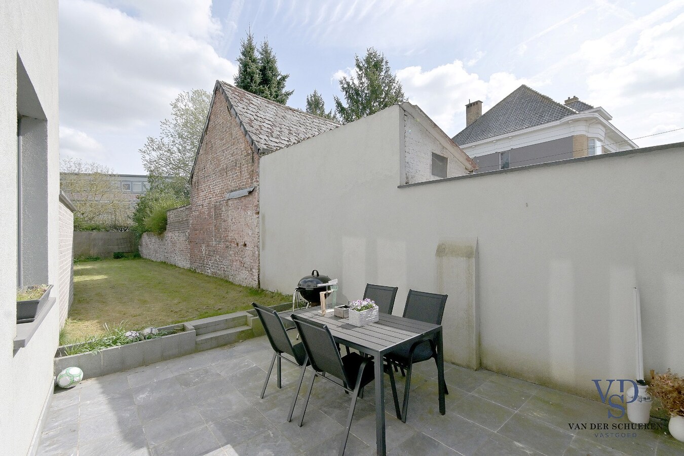 Comfortabele woning met tuin op topligging in Gavere. 