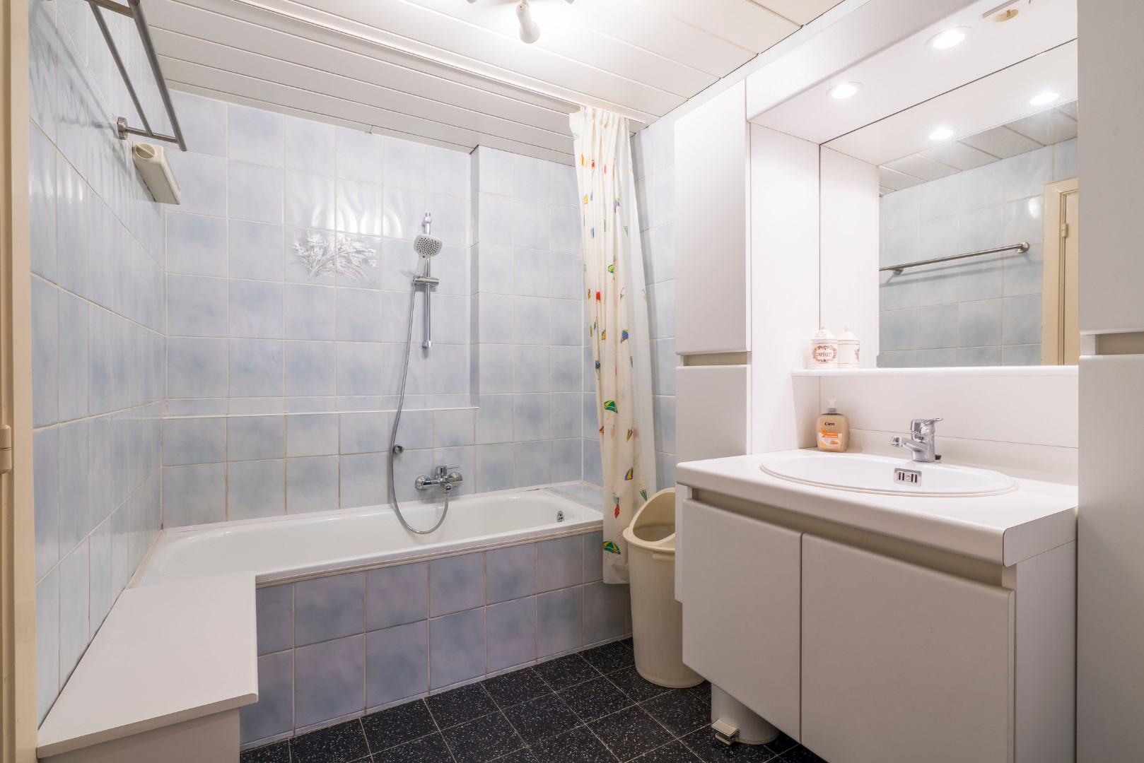 APPARTEMENT MET FRONTAAL ZEEZICHT IN CENTRUM OOSTENDE 