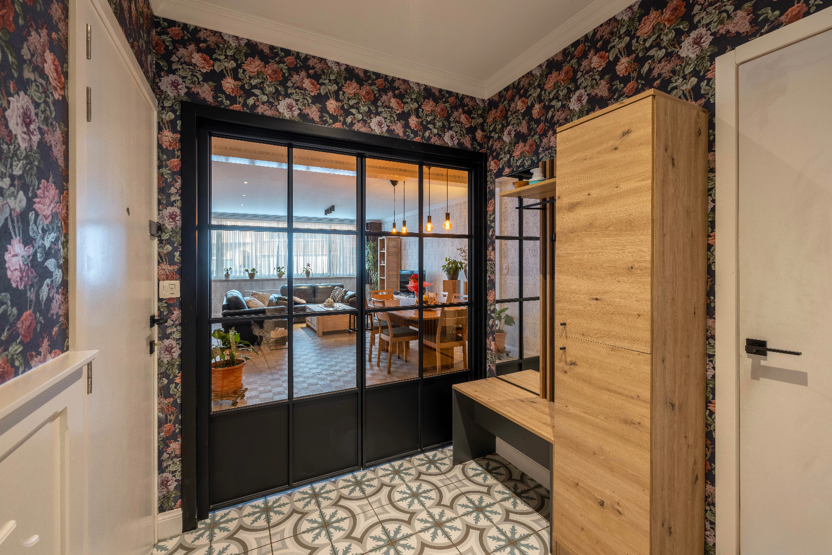 Instapklaar gelijkvloers appartement met tuin en parking in Sint-Amandsberg 