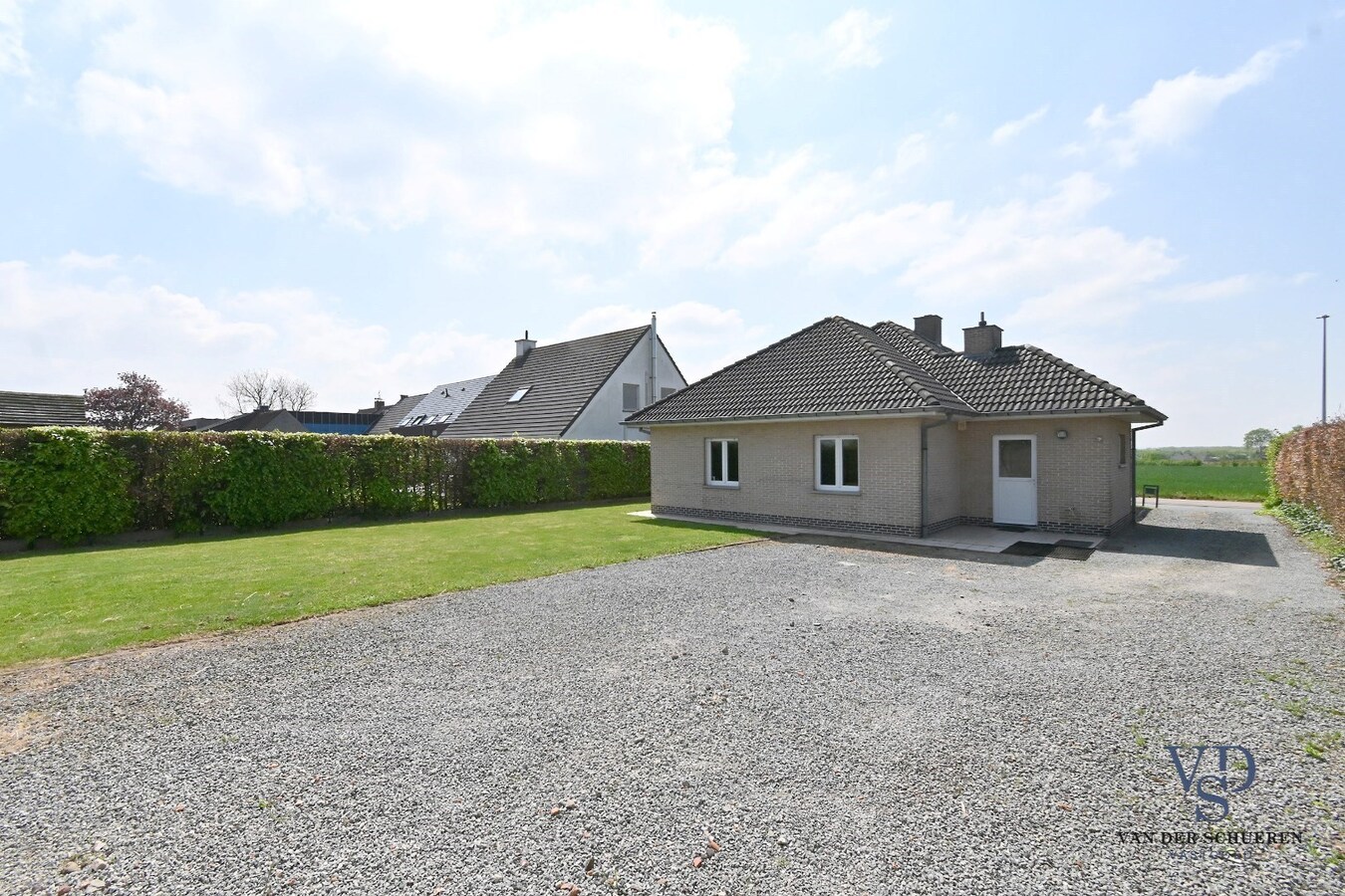 Bungalowwoning met afzonderlijke garage 