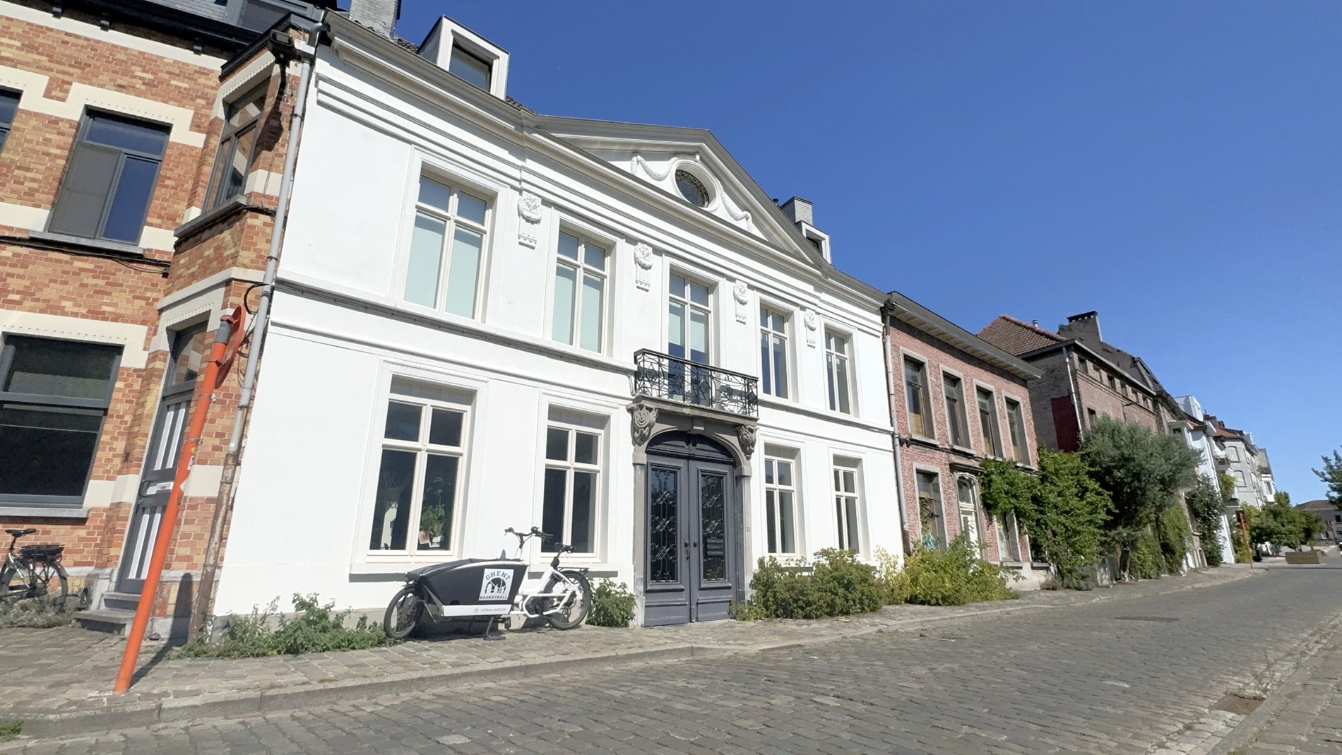 Stijlvol kantoor te huur met zicht op de Leie in Gent