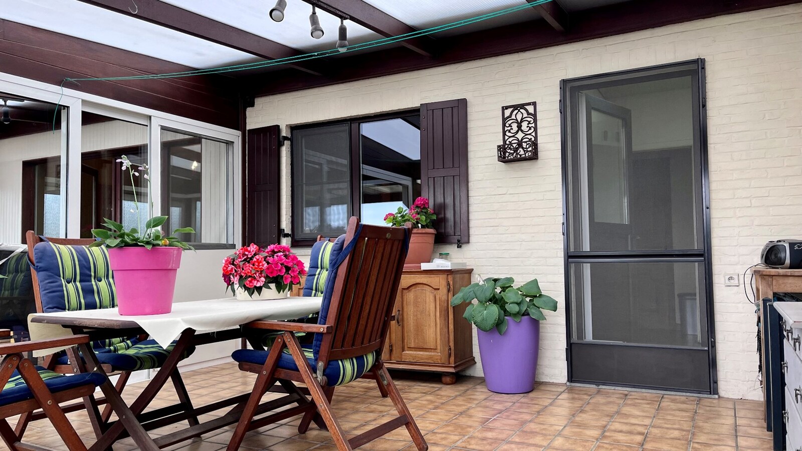 Goed onderhouden woning met tuin, terras en inpandige garage in Kermt - Energielabel E 