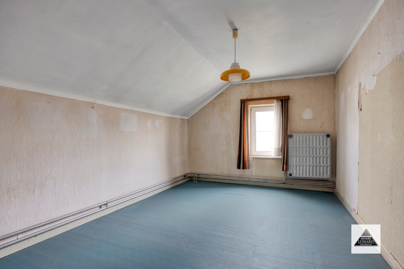 Te renoveren langgevel-hoeve op 3.536 m² in Maasdorp Boorsem 