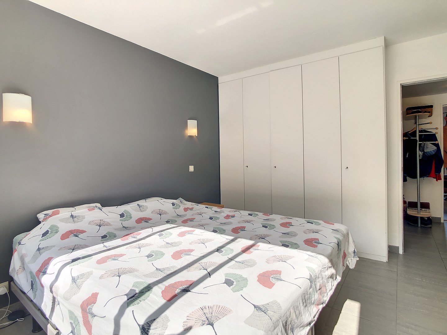 Goed gelegen gerenoveerd appartement met twee ruime slaapkamers, terras (25 m²) en garagebox - bewoonbare oppervlakte 73 m² 