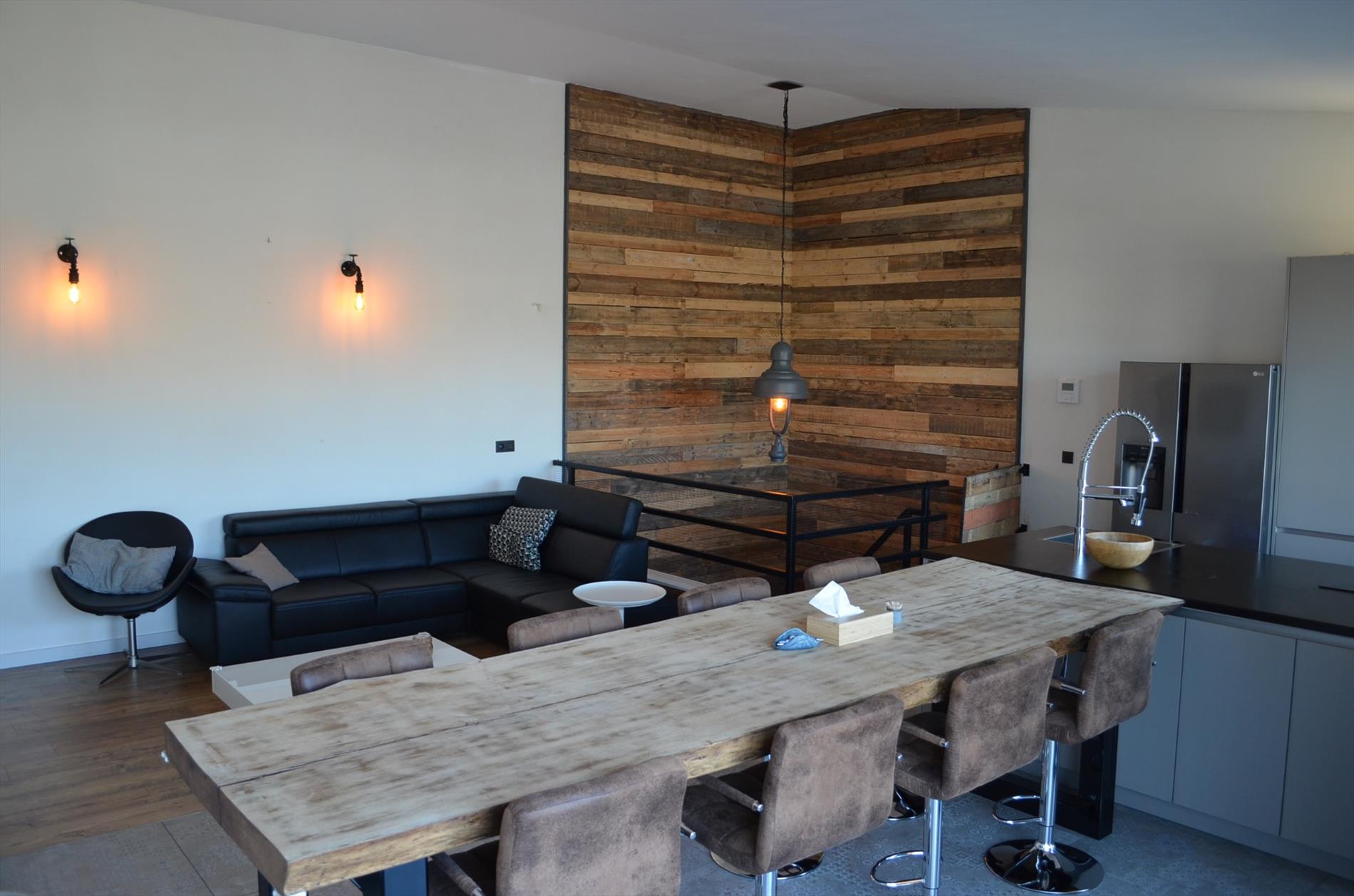 Magazijn (+/- 650m²), nieuwbouw duplex loft en bureau op 921m² goed gelegen te Maldegem 