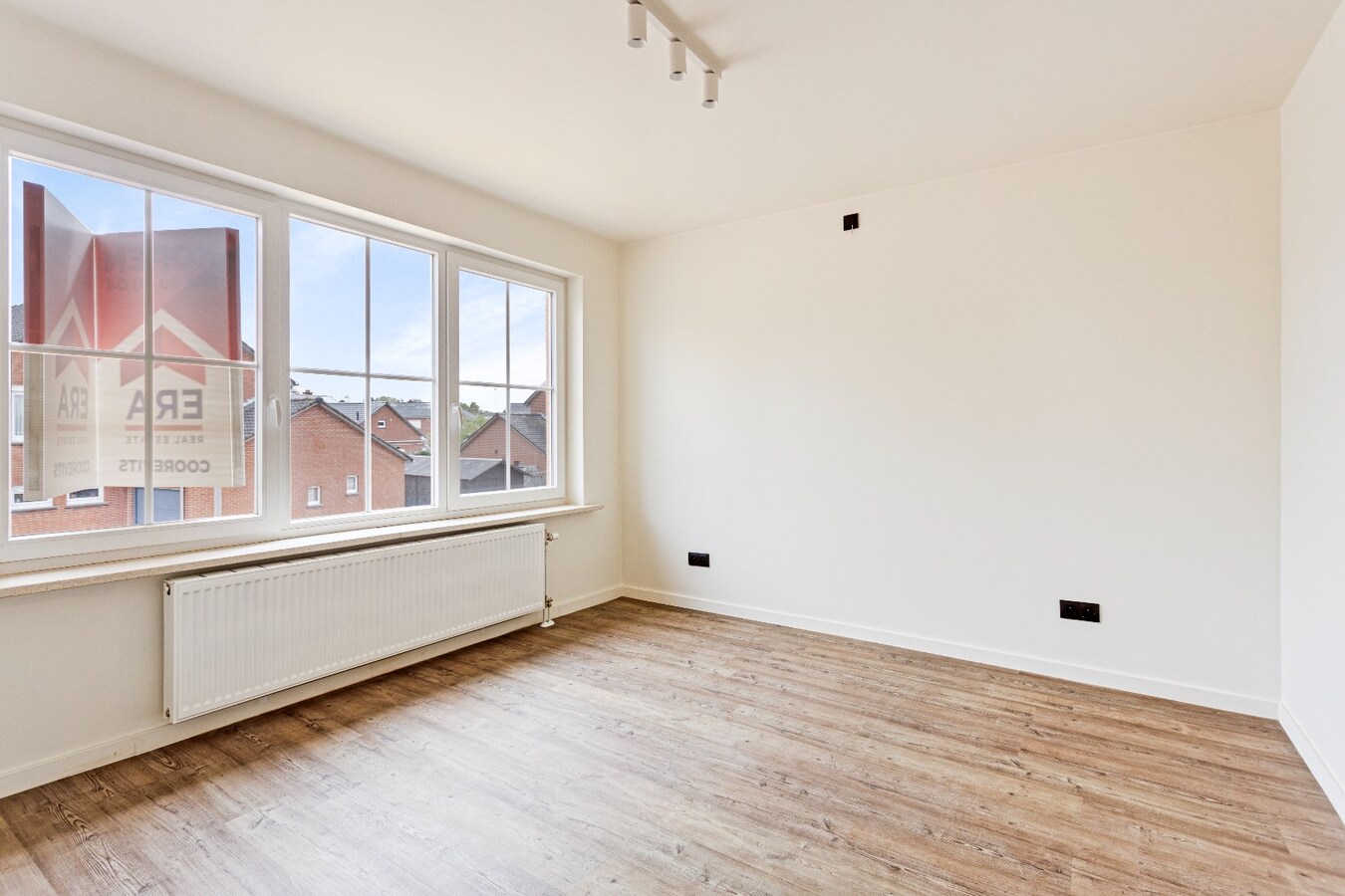 Instapklare gezinswoning in het hartje van Petegem 