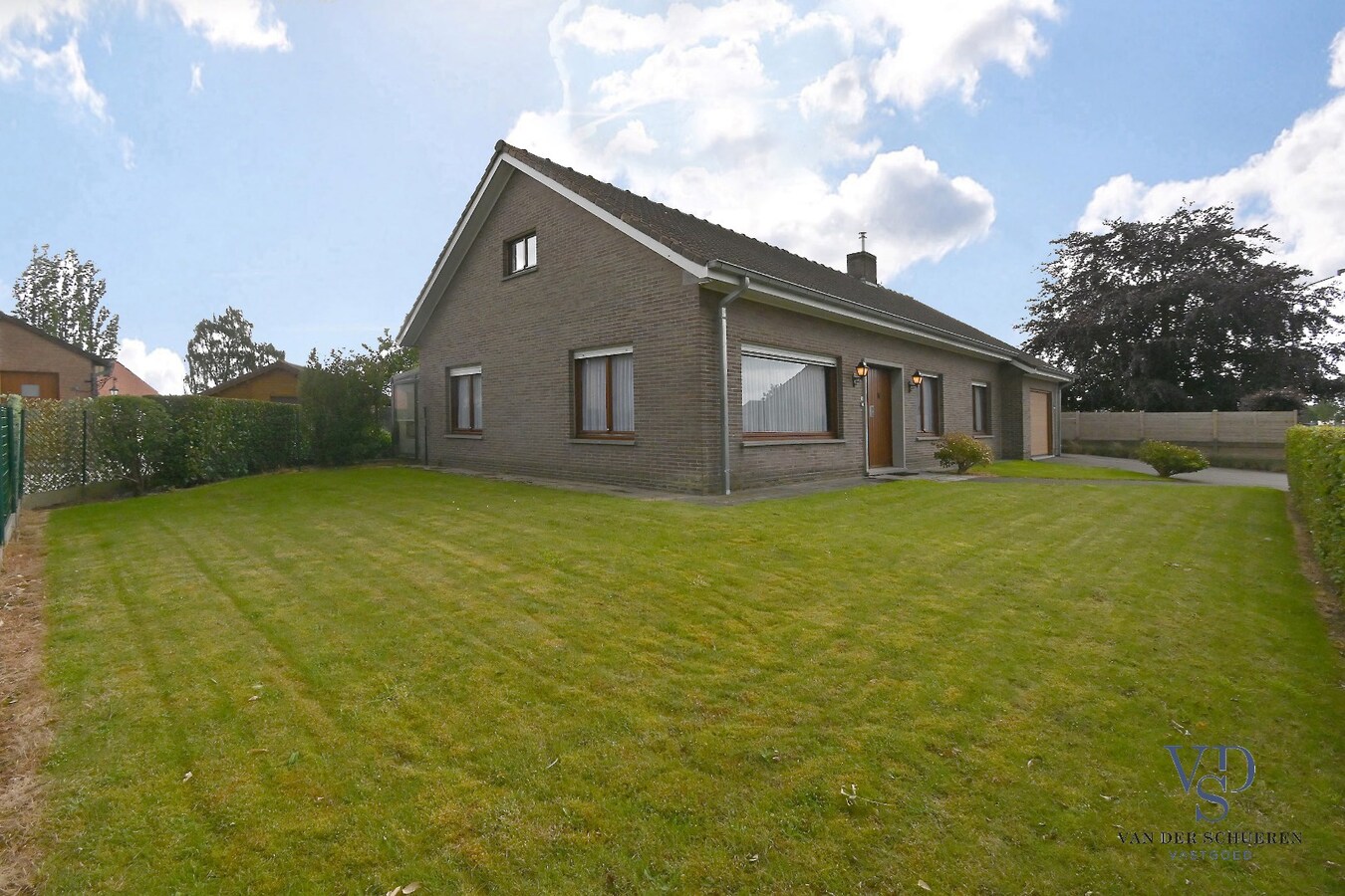 Degelijke laagbouw met grond (> 3600 m²). 