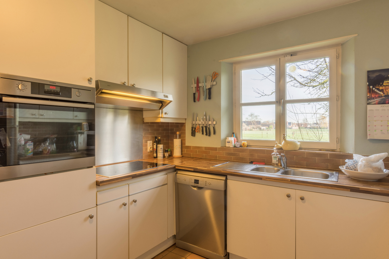 Idyllisch gelegen hoeve-villa met schuur 