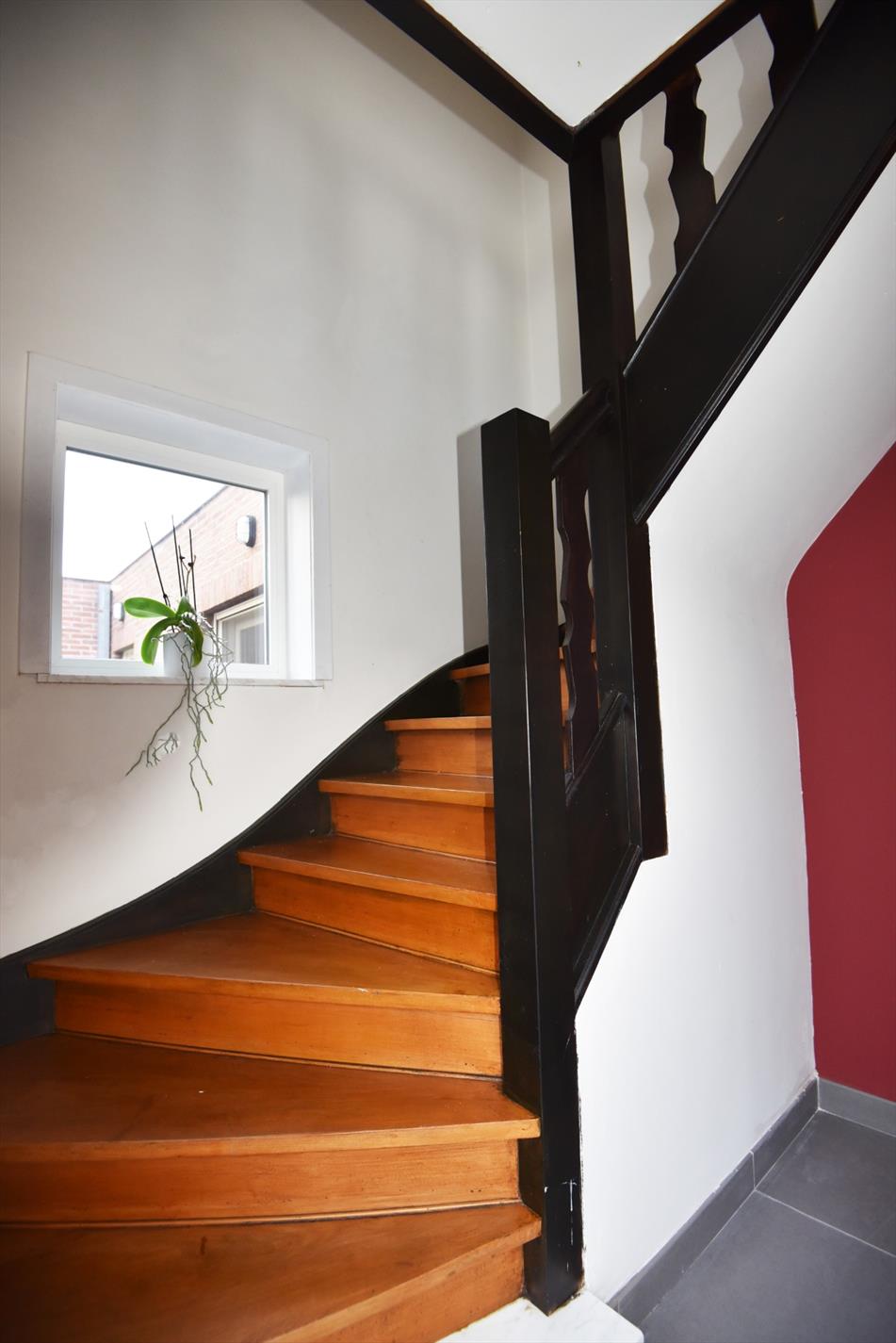 Gerenoveerde woning met 3 slpks, voortuin, terras en garage te Maldegem 