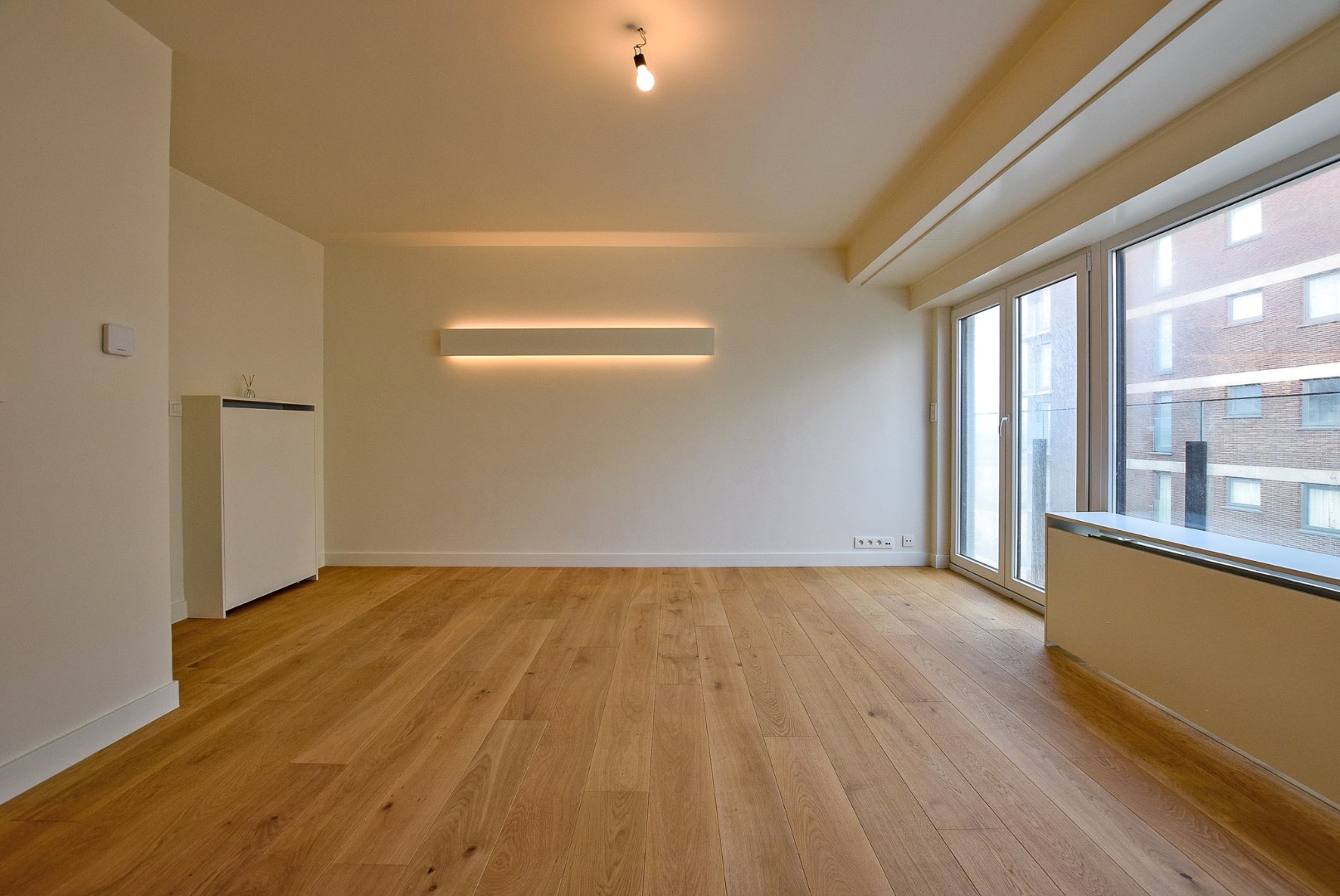 Kwalitatief gerenoveerd 2-slaapkamerappartment met zijdelings zeezicht en terras te Oostduinkerke-Bad 