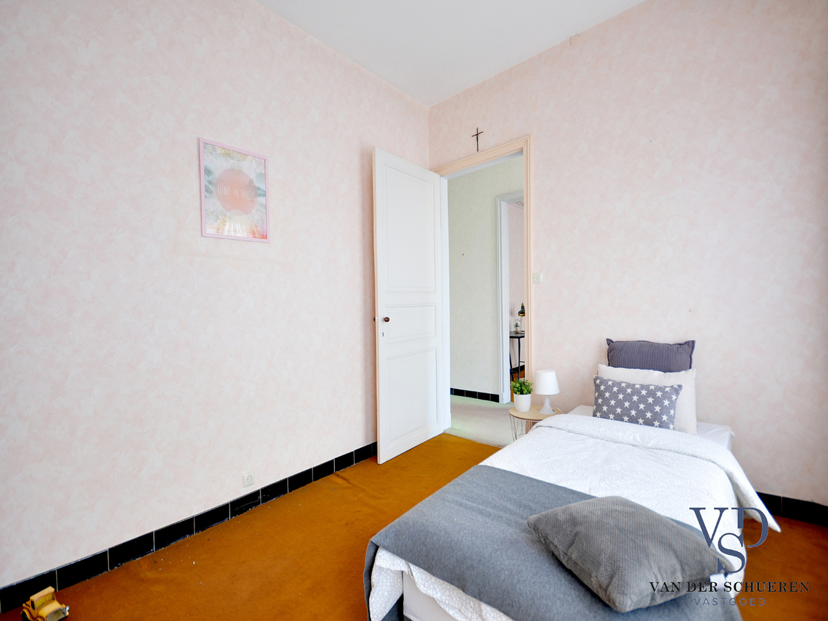 Degelijke en stijlvolle herenwoning. Uitstekend gelegen ! 