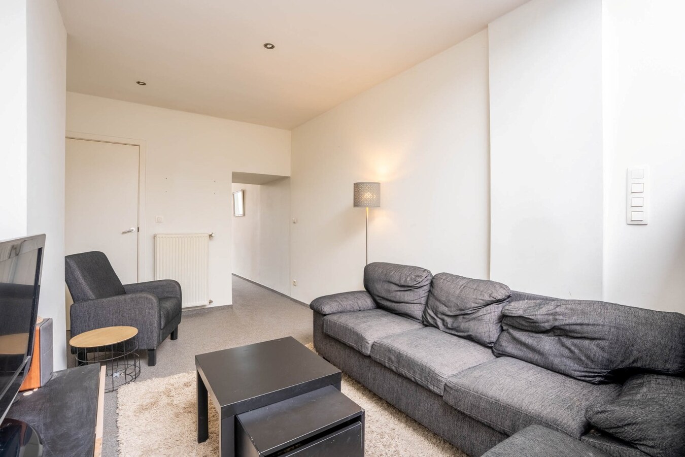 Een knusse rijwoning met tuintje en 3 slaapkamers, gelegen pal in het centrum van Maaseik. 