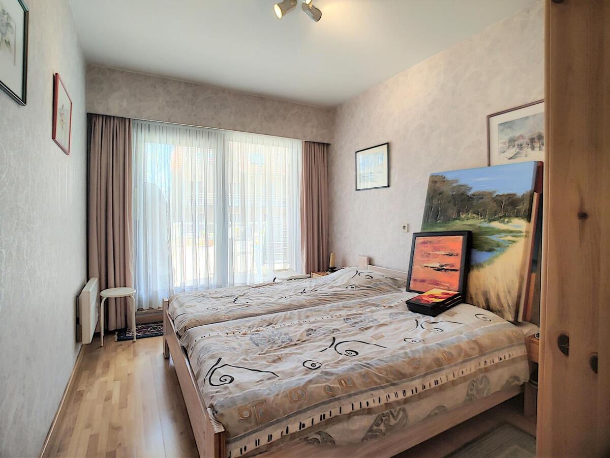 Uitzonderlijk ruim hoekappartement met drie slaapkamers en enorm zonneterras - Heist 