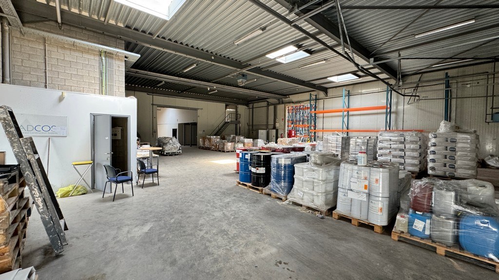 Logistiek bedrijfspand te huur in industriezone te Malle