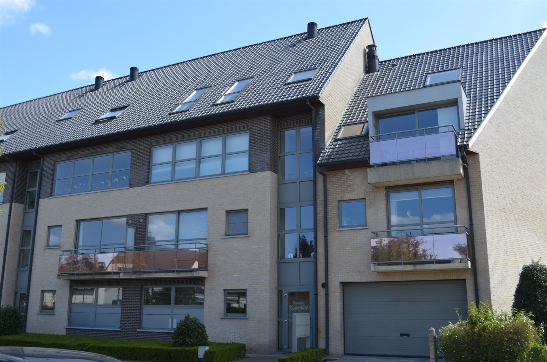 Recent app. met 2 slpks en garage te Lovendegem 