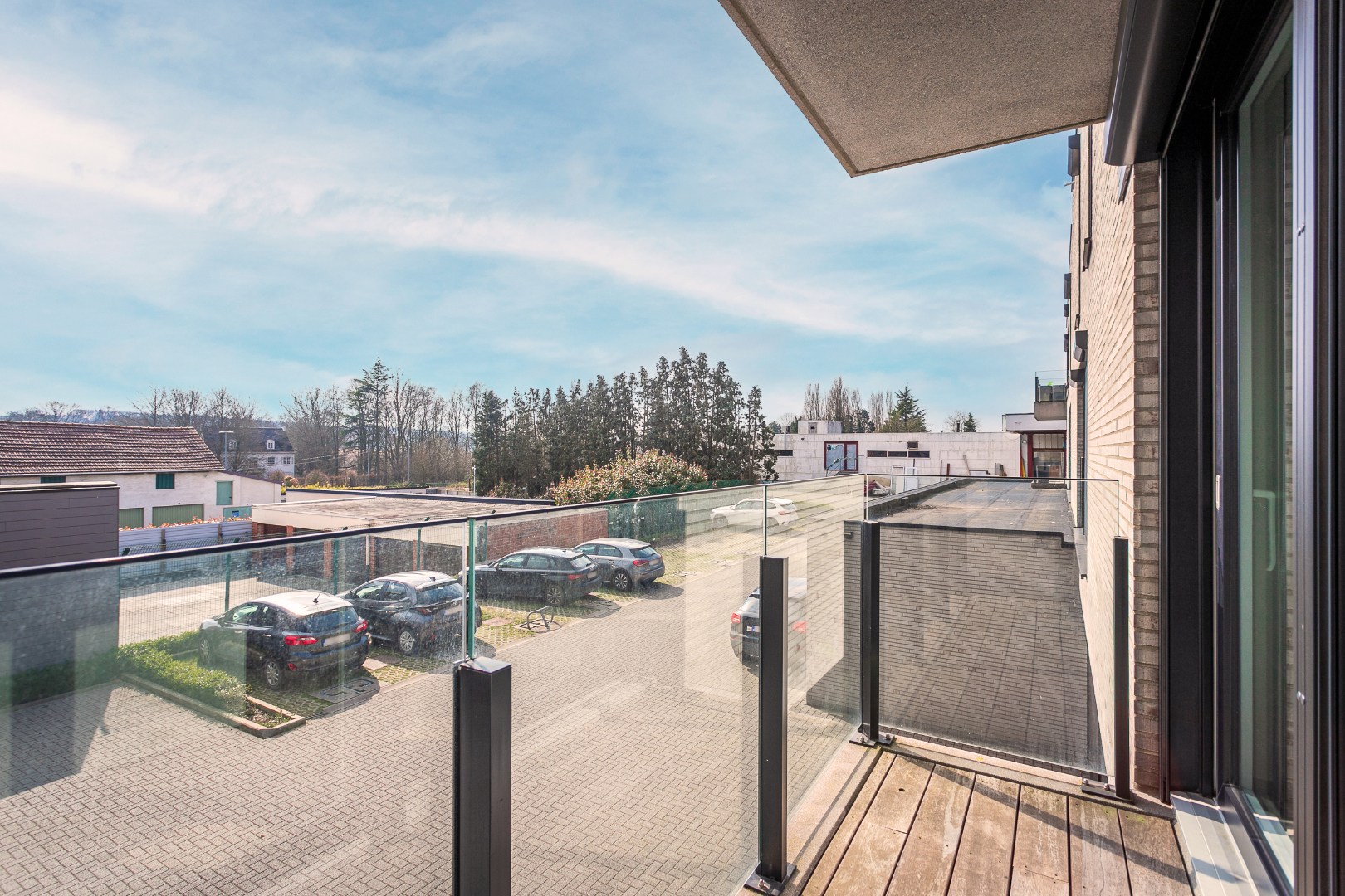 Recent, energiezuinig appartement met 2 slpks, 2 terrassen en autostaanplaats 