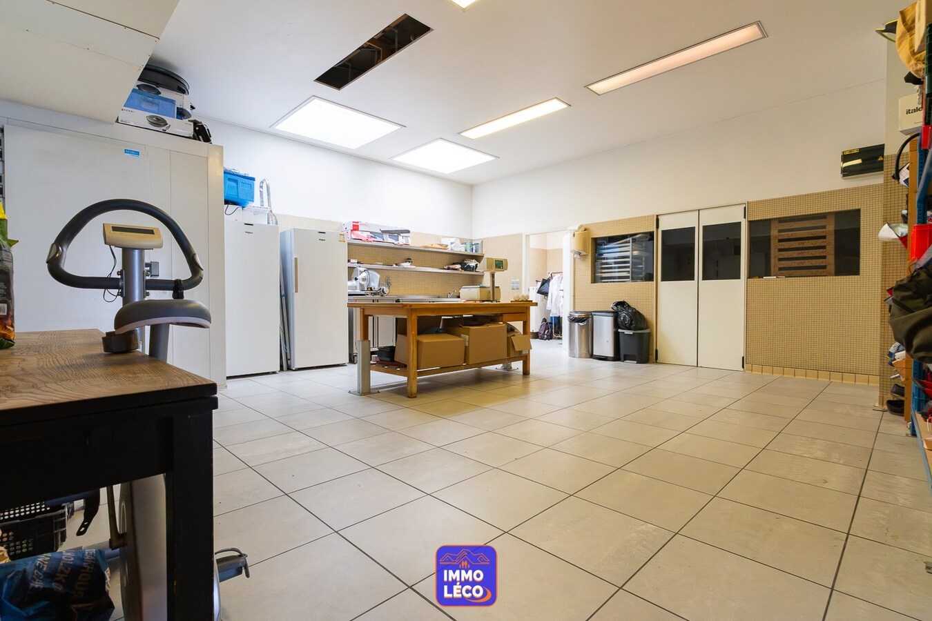 Maison style "LOFT" dont une surface habitable de 486m² avec double garage et jardin, en plein centre-ville ! 