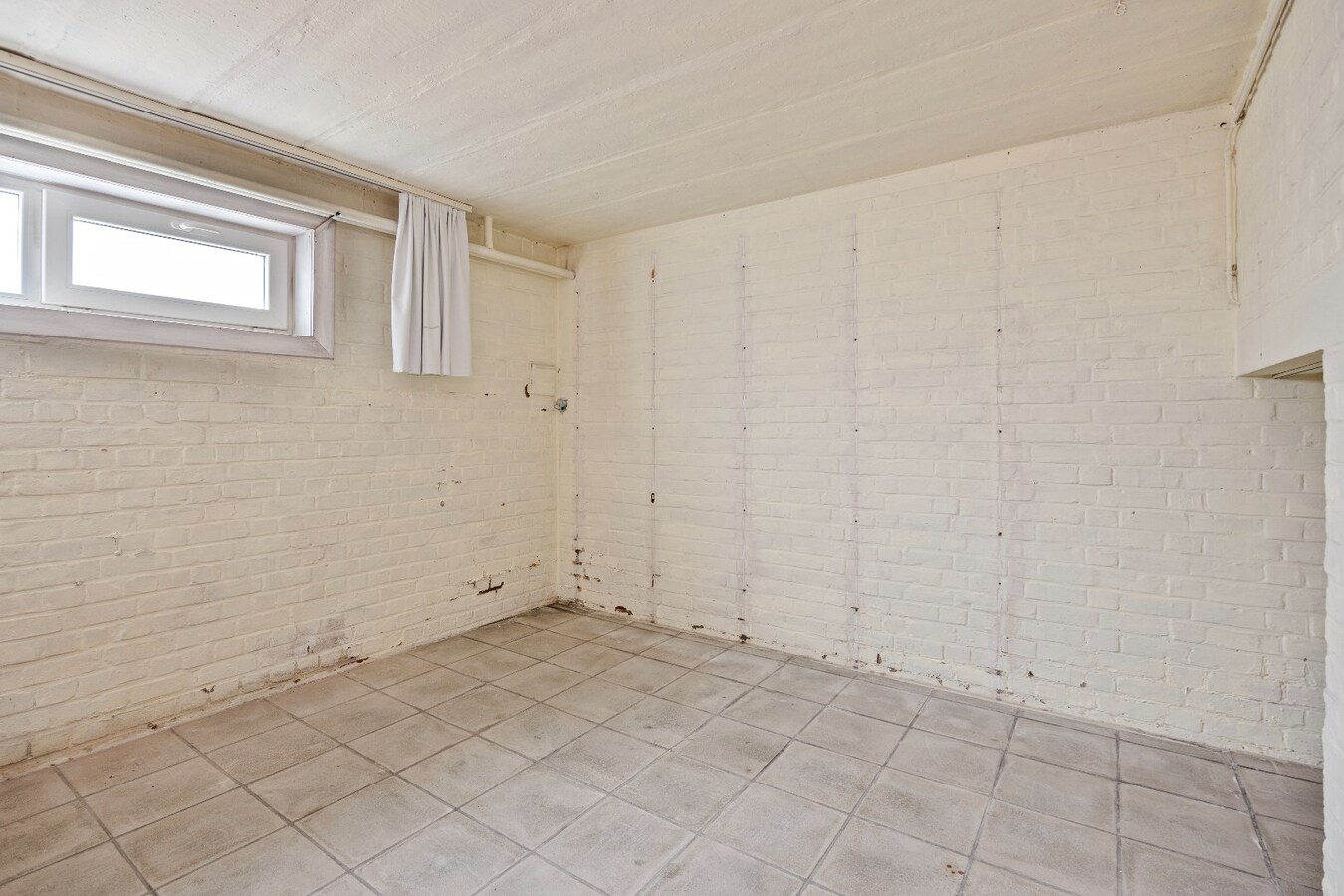 Solide en op te frissen woning te koop vlakbij centrum Lozer 