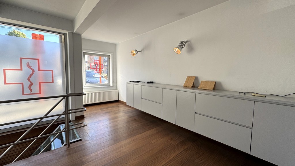 Handelsgelijkvloers te huur vlakbij de Coupure in Gent