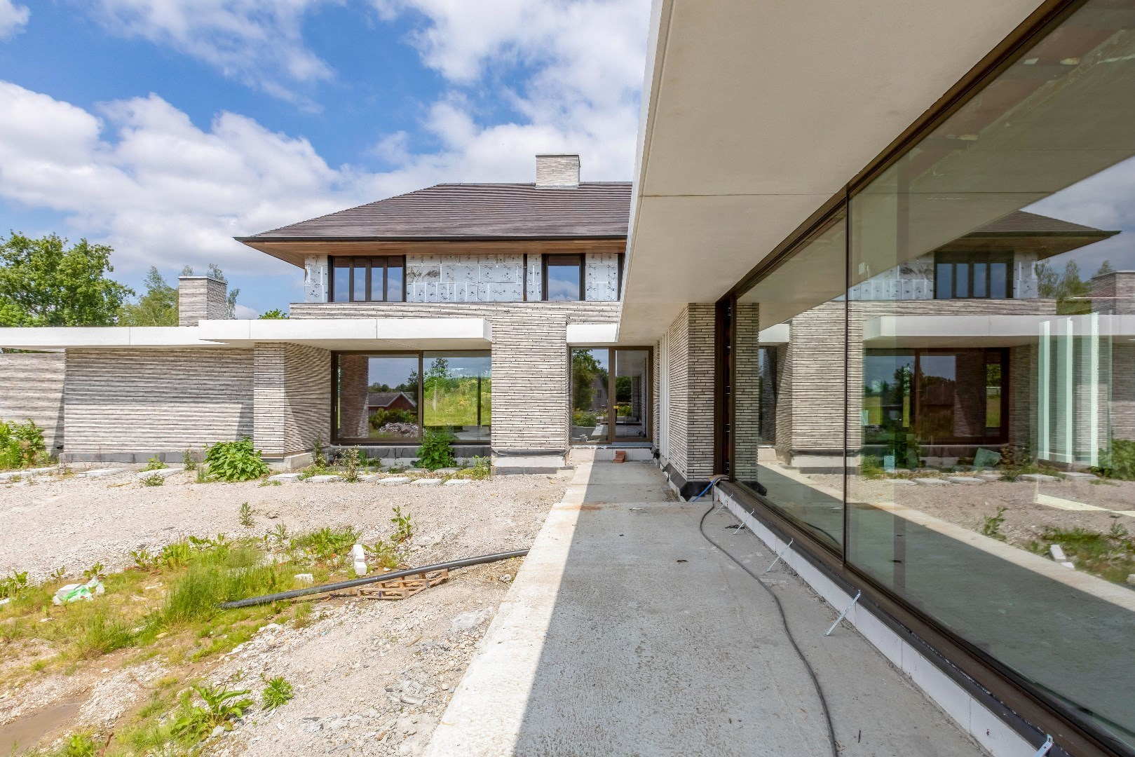 Unieke kans : exclusieve  riante villa  1400m²  by Artea en Piet Bailyu Architects 