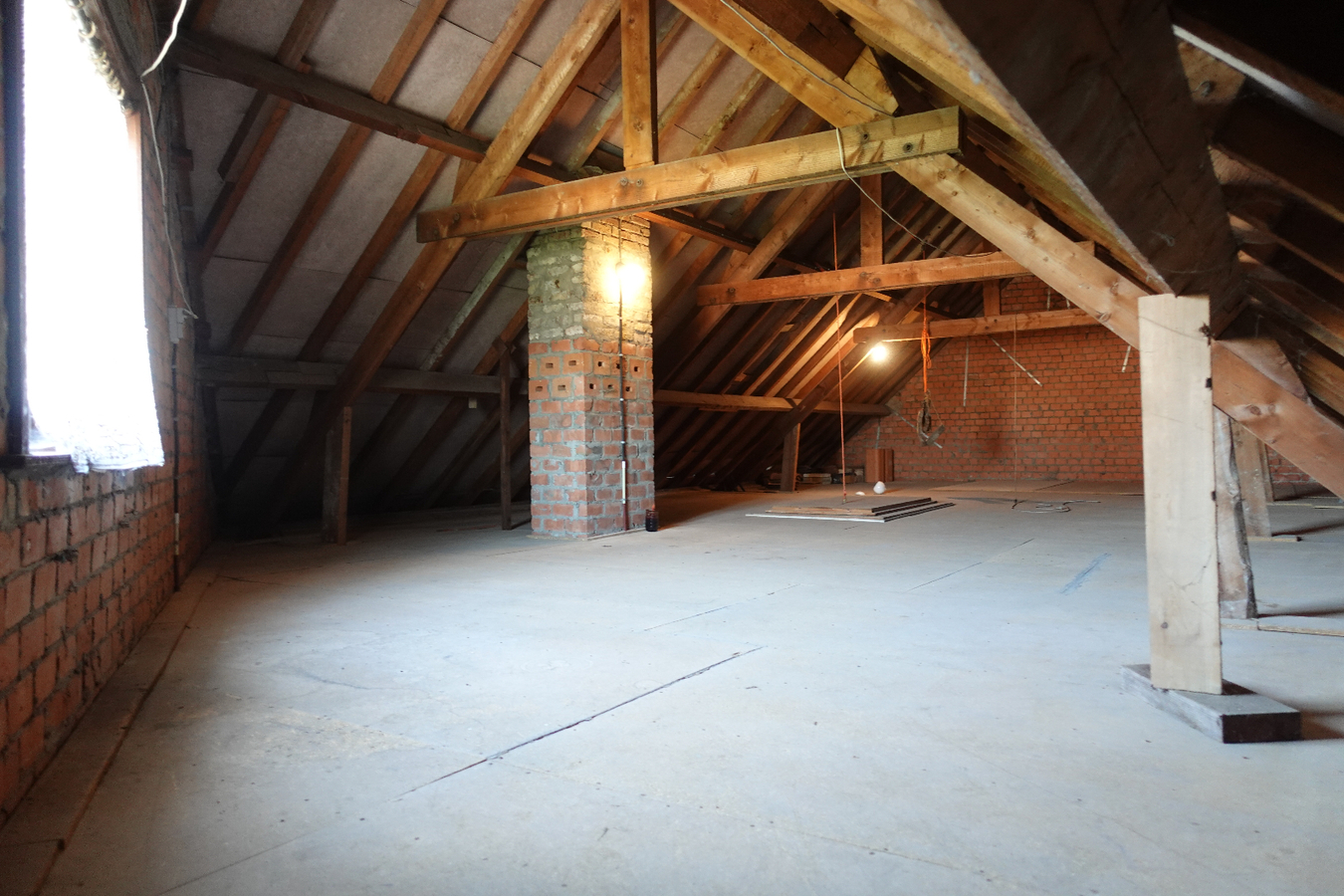 Ruime hoekwoning met 4 slaapkamers en dubbele garage 