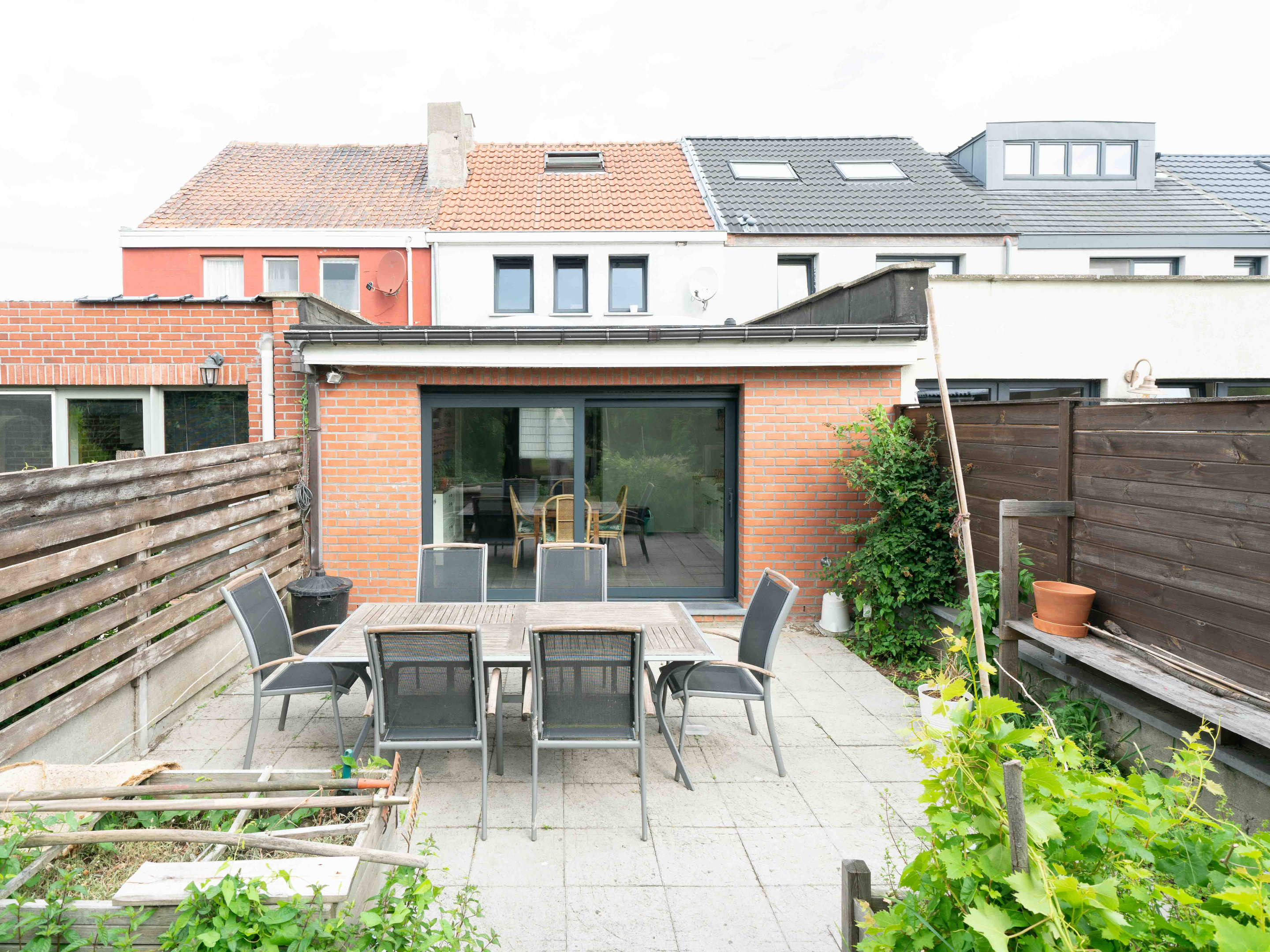Leuke 2-gevel met gezellige tuin op toplocatie 