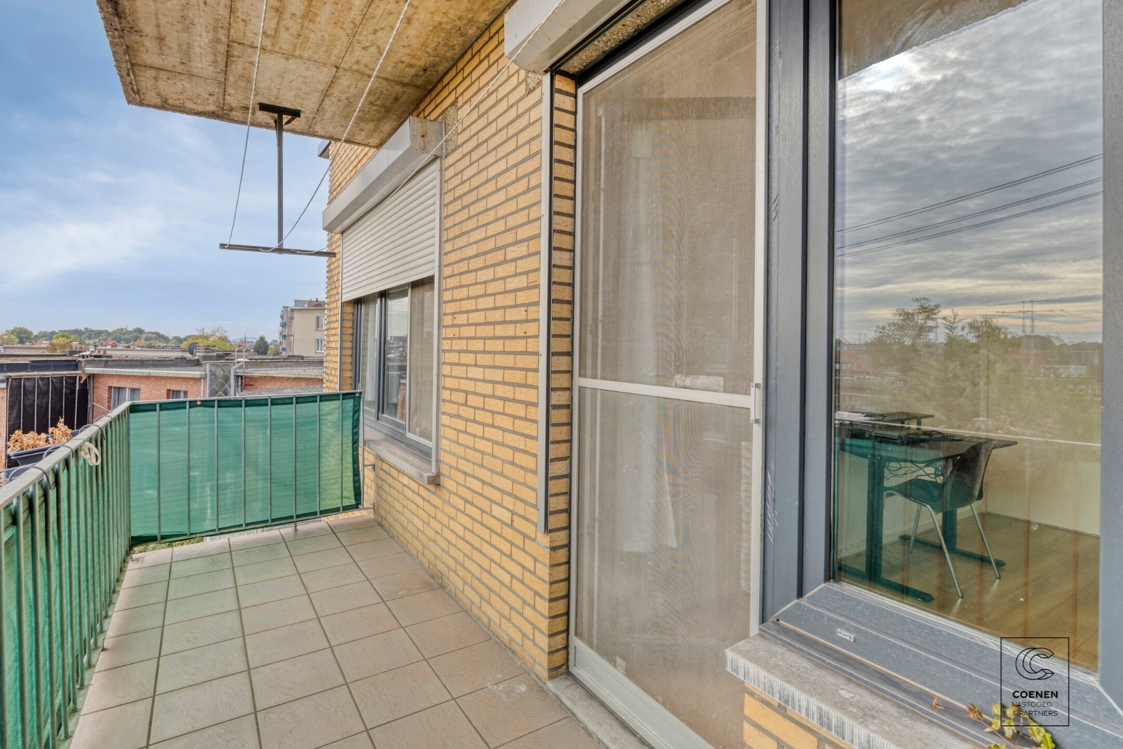 Ruim appartement van 104 m² met drie slaapkamers op centrale ligging te Merksem! 