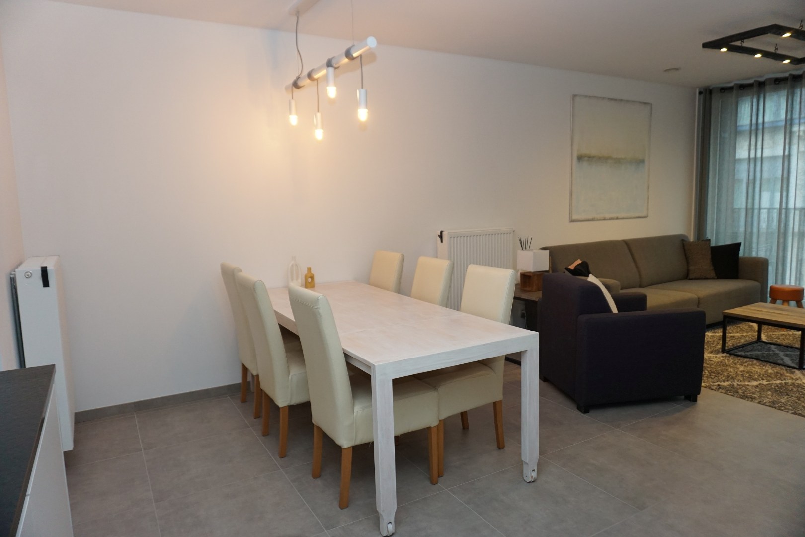 APPARTEMENT RÉCEMMENT CONSTRUIT AVEC 2 CHAMBRES ET PLACE DE PARKING PRÈS DE PETIT PARIS 