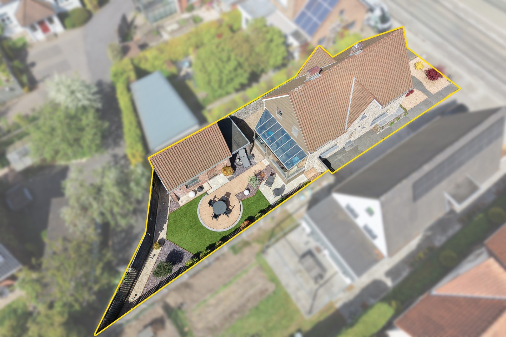 Open bebouwing met zonnige tuin in Sint-Michiels 