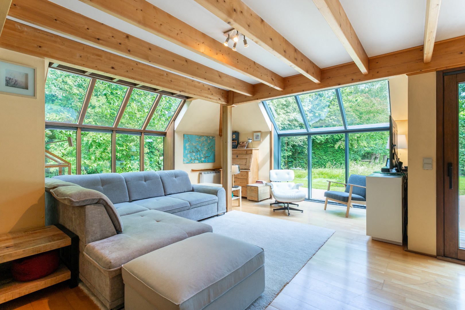 Ruime woning gelegen in een groene omgeving 