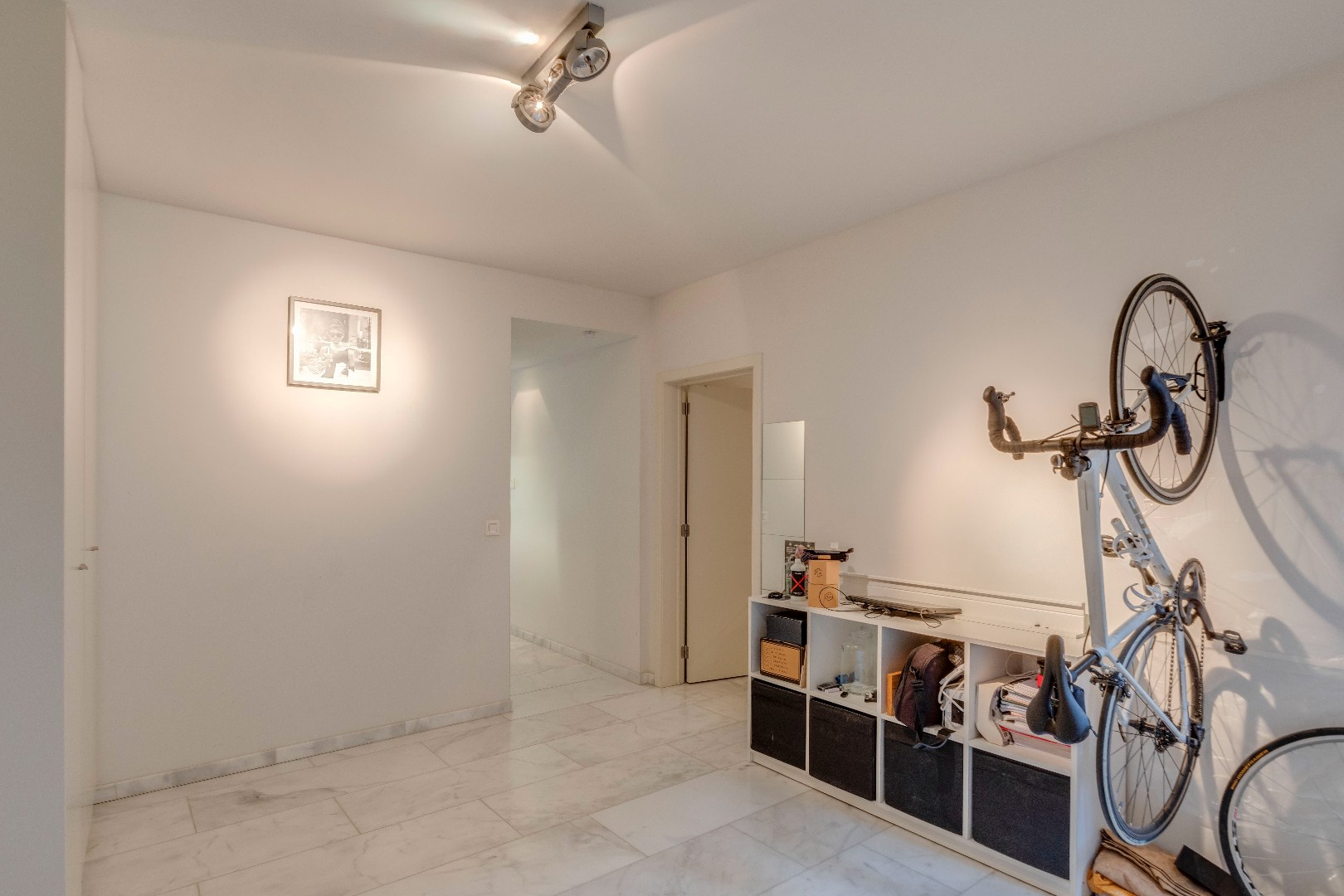 Zeer ruim 1-slaapkamer appartement met bureauruimte te  centrum Gent 