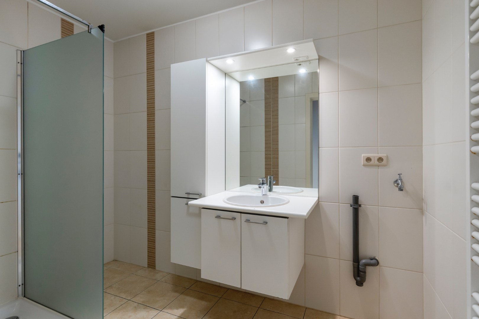 Instapklaar gelijkvloers appartement met tuin in het centrum van Geel 