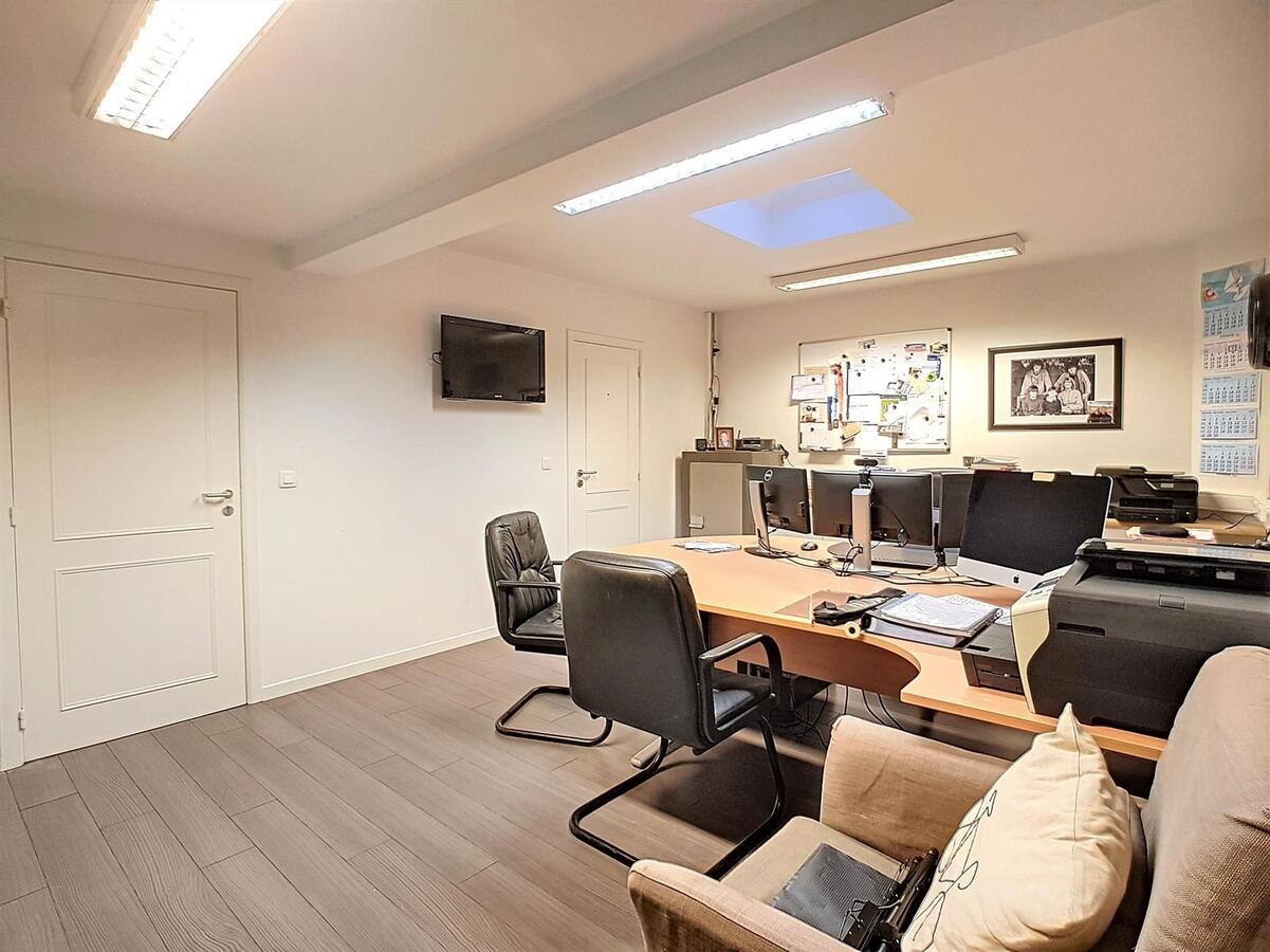 Zeer knappe woning met handelsgelijklvoers en ruime opslagplaatsen/multifunctionele ruimtes - Knokke 