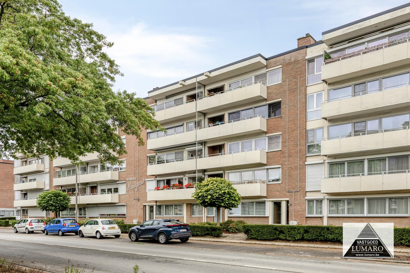 Ruim 3 slaapkamer appartement, met terras en garage 