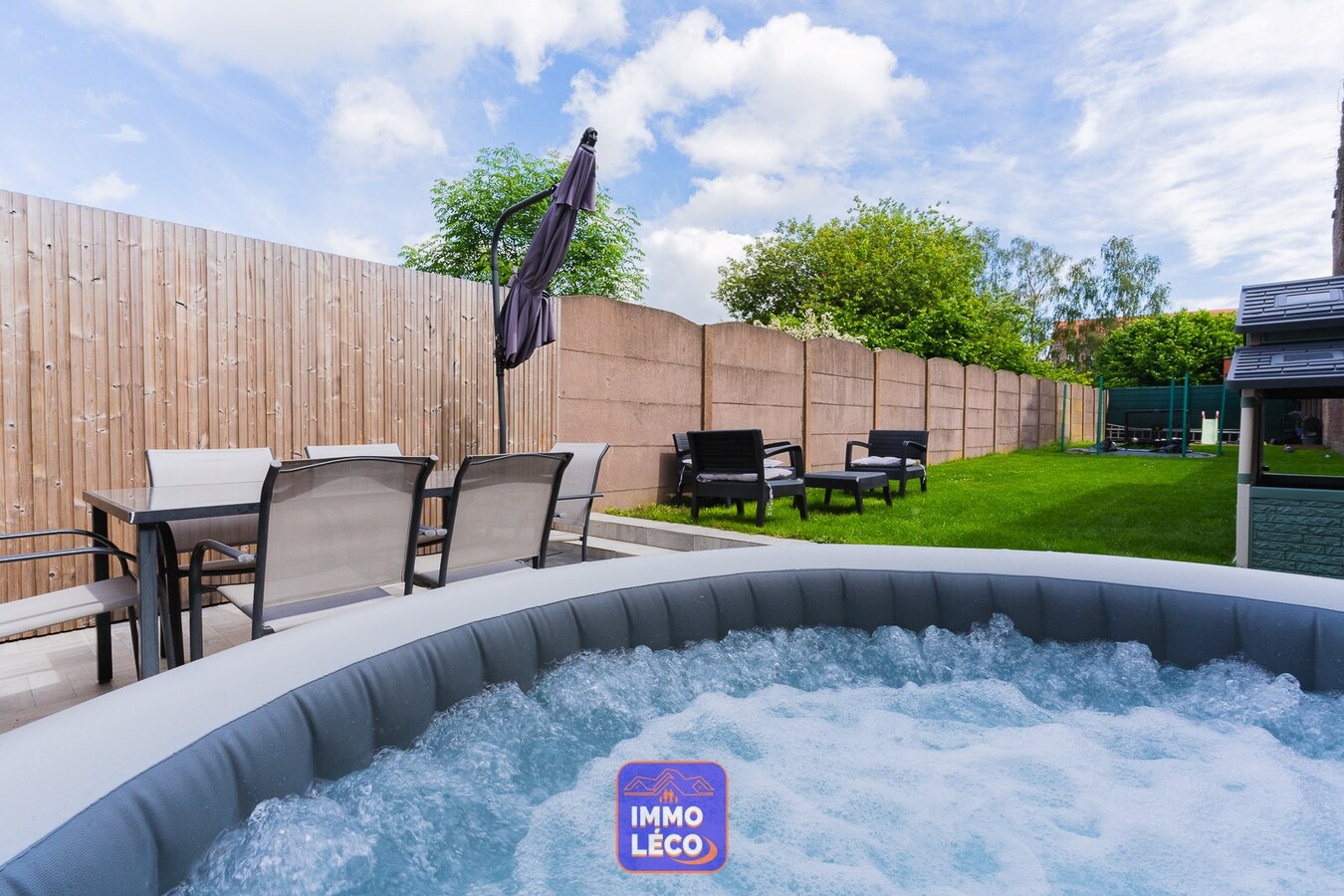 Maison moderne entièrement rénovée avec jardin, dans le village de Luingne ! 