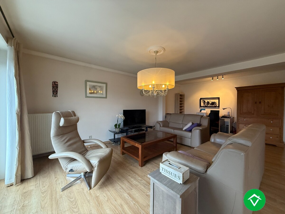 Ruim 2-slaapkamersappartement met garage in centrum Roeselare 