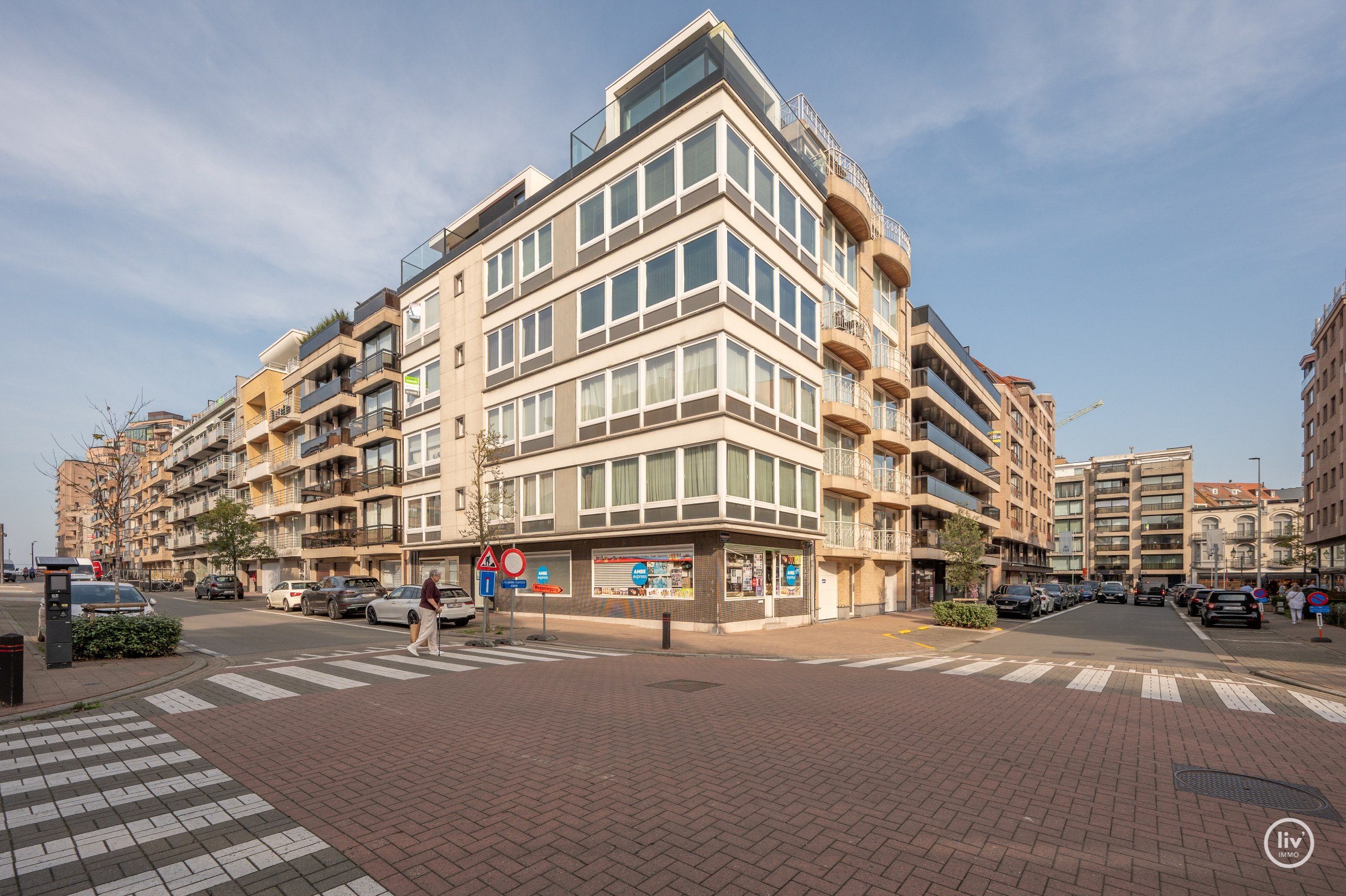 Instapklaar appartement met 2 slaapkamers nabij strand en Lippenslaan te Knokke. 