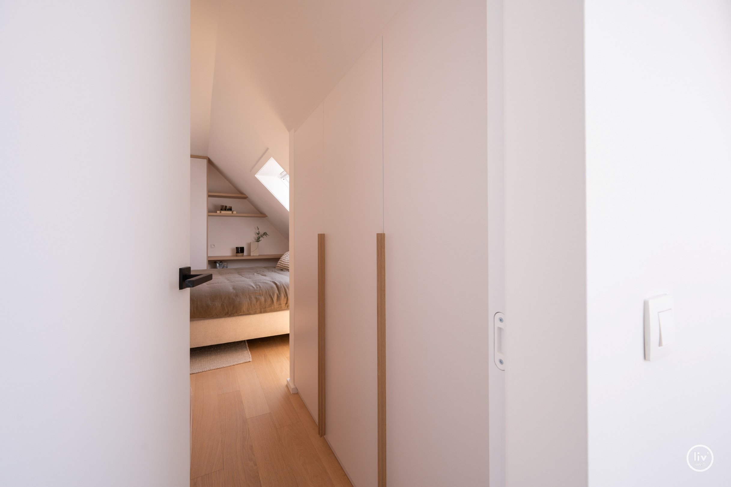 Magnifique duplex spacieux (216 m2) entièrement rénové situé sur l'avenue Léopold à Knokke. 