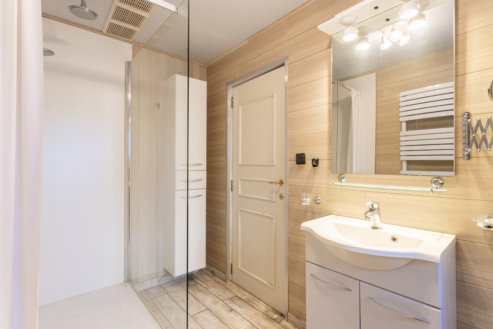 Te renoveren fermette met 3 slpk, bijgebouw en garage en mogelijkheid tot uitbreiding (bouwgrond) 