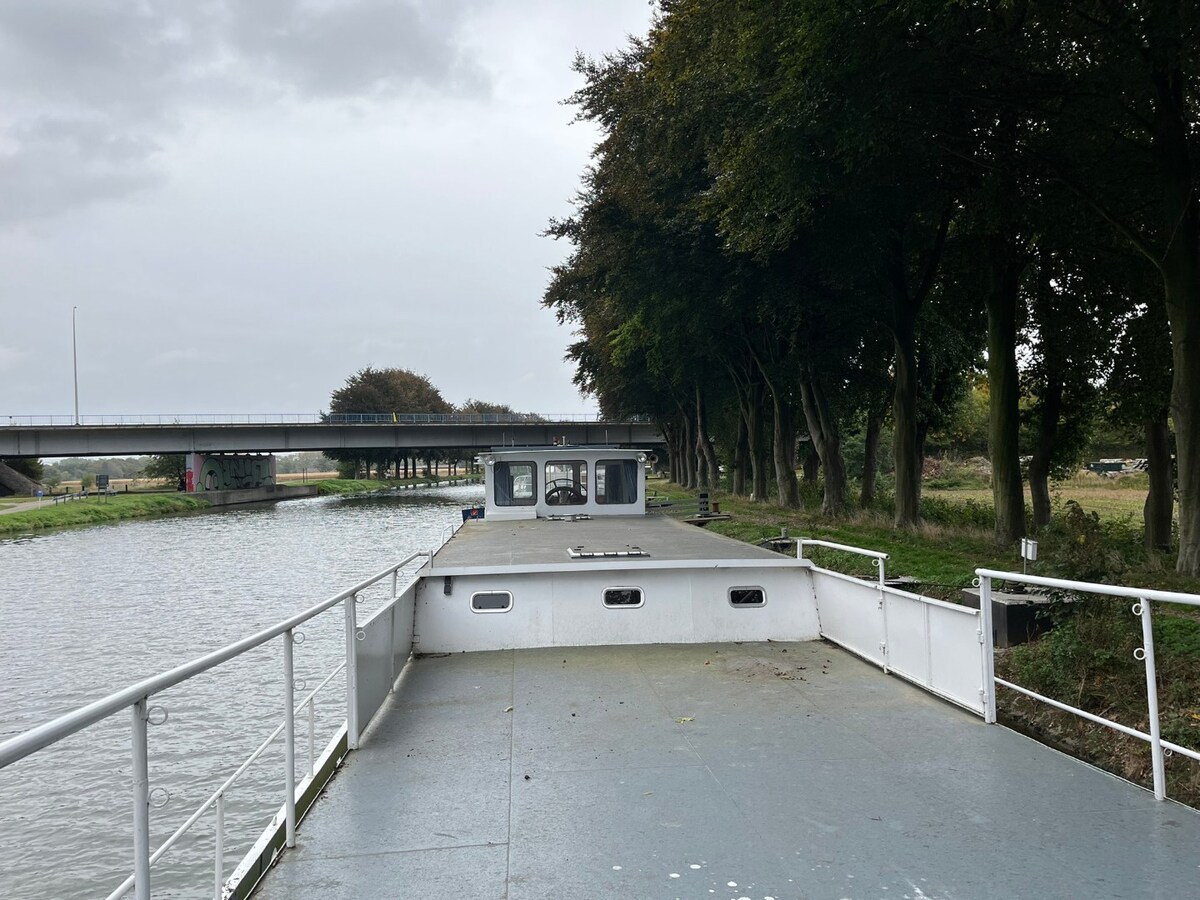 Wonen op het water – Woonboot op de Zuid-Willemsvaart 