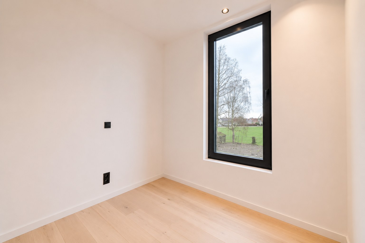 Ruime afgewerkte nieuwbouwwoning met landelijk zicht! 