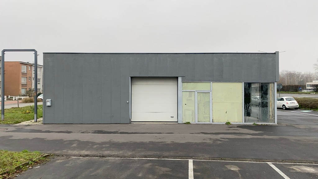 Baanwinkel te huur in de Puitvoetstraat in Sint-Niklaas