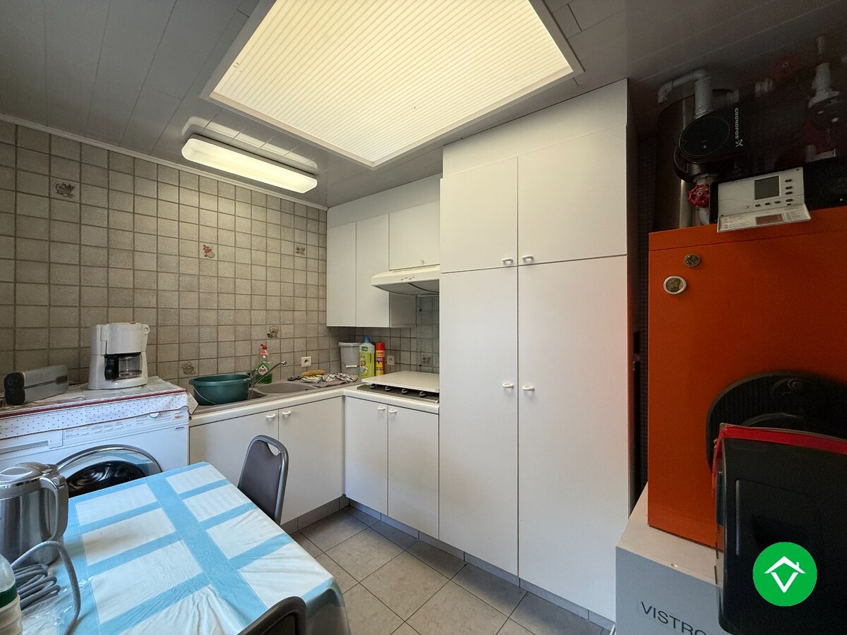 Karaktervolle, stevige woning met 4 slaapkamers, tuin en garage in centrum Roeselare 