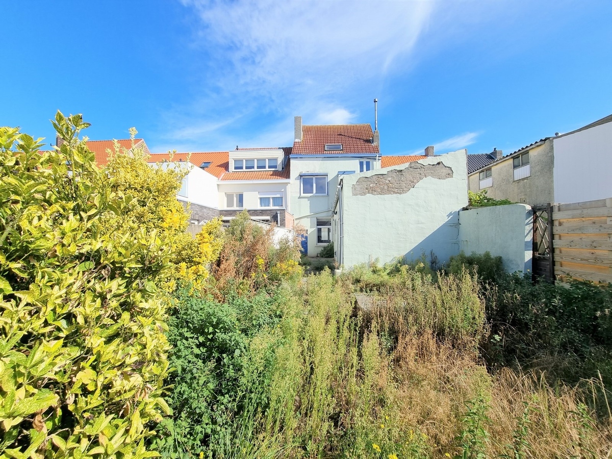 Te renoveren herenhuis met zuidgerichte tuin - Heist 