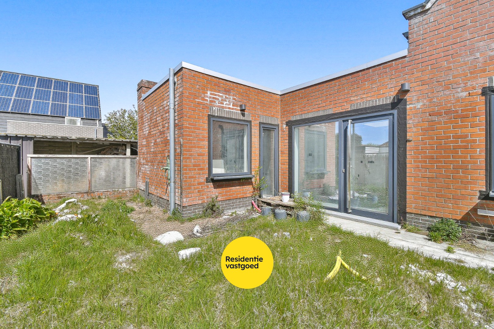 Woning met reeds aangevatte renovatie en veel potentieel 