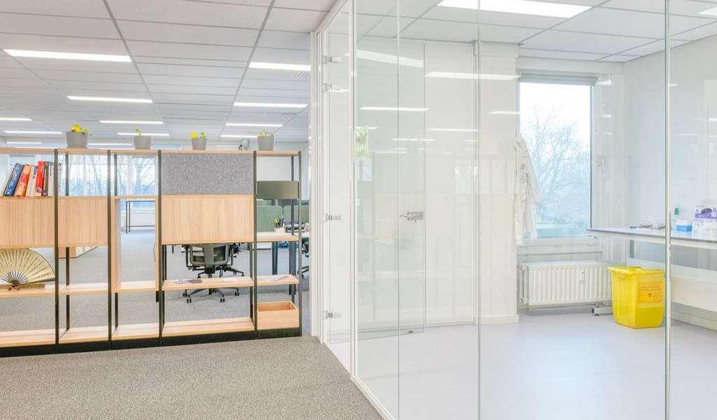 Kantoren te huur aan R4/E40 in Portalis gebouw in Zwijnaarde